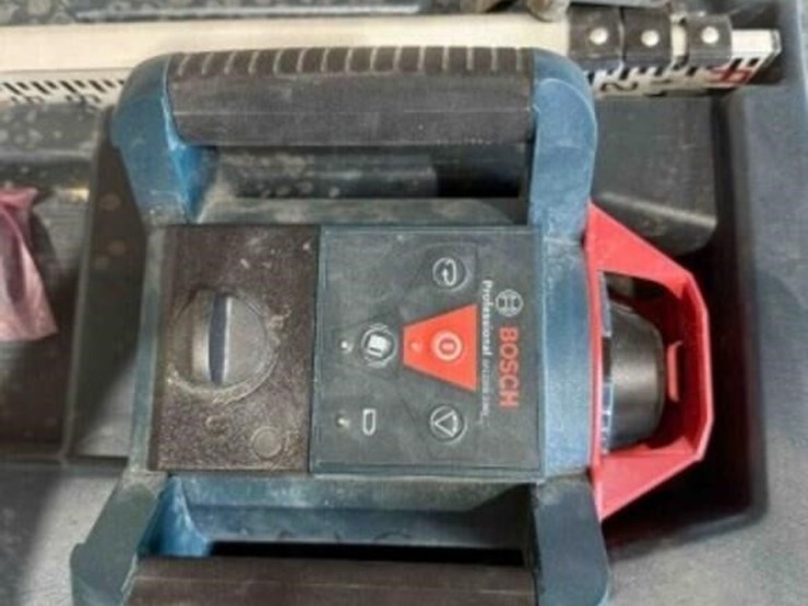 bosch-laser-level,-tripod-&-accessories-image-2