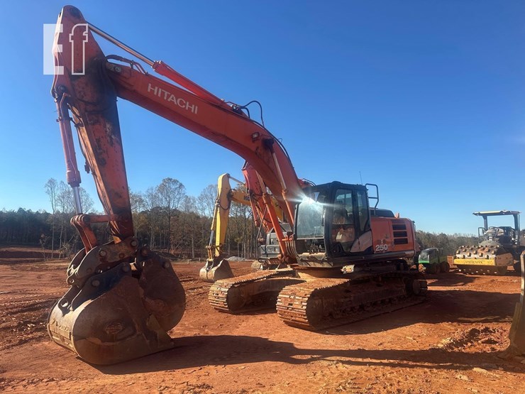 2016-hitachi-zx250-lc-image-6