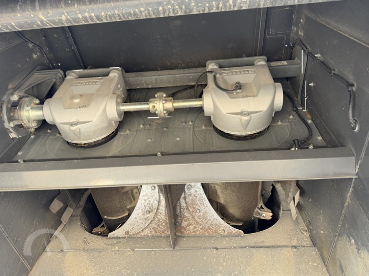 2022-claas-lexion-7500-image-13