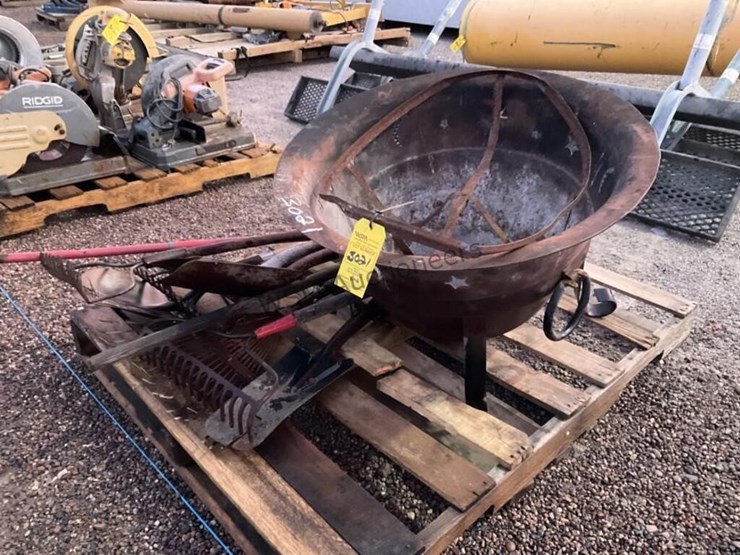 pallet-of-asst-yard-tools-&-fire-pit-image-2
