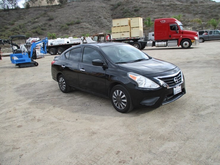 2019-nissan-versa-sv-sedan,-image-2
