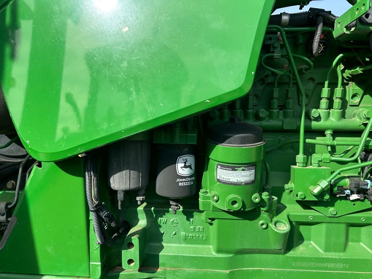 2010-john-deere-8295r-image-52