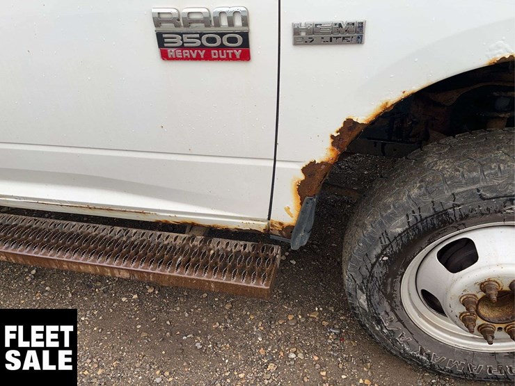 2011-dodge-3500-image-19