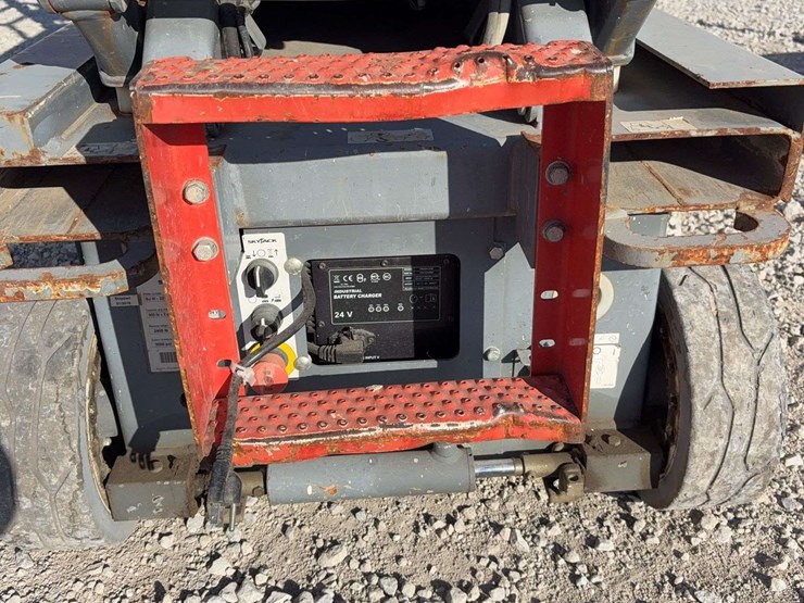 2015-skyjack-sj3215-electric-scissor-lift-105.9-hours,-everything-works-as-it-should,-21ft-working-height-image-5