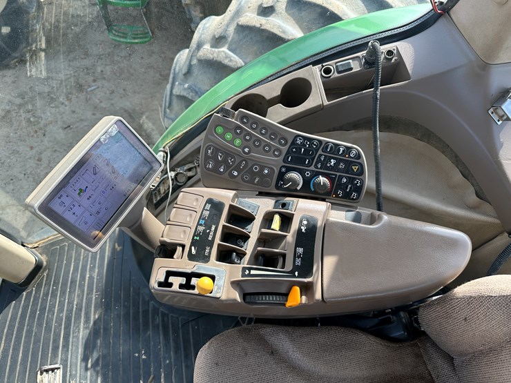 2010-john-deere-8295r-image-60