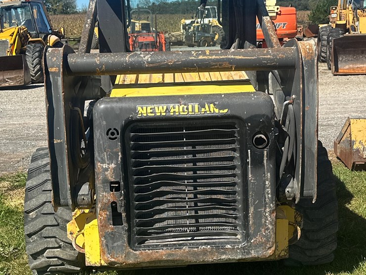 new-holland-l175-image-7