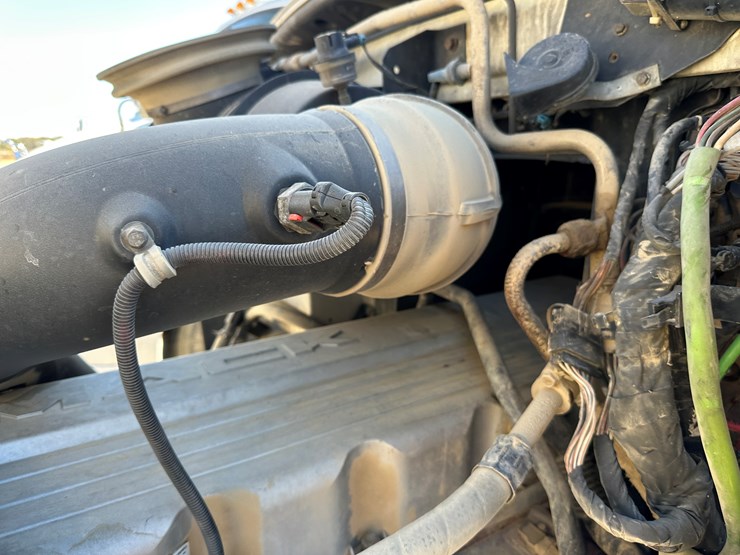 #33712-•-2011-mack-cxu-t/a-sleeper-truck-tractor-1m1aw09y5bm013138-image-58