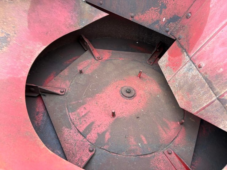 new-holland-30-image-3