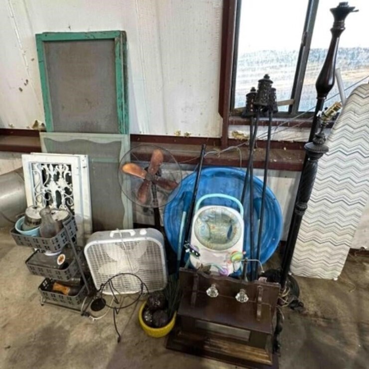 Assorted decor, fans, lamps, doors etc..