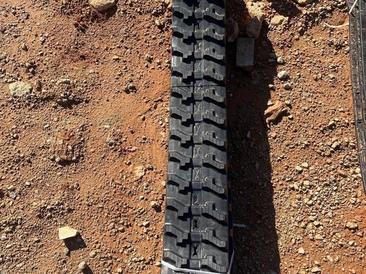 heavy-duty-rubber-tracks-image-1