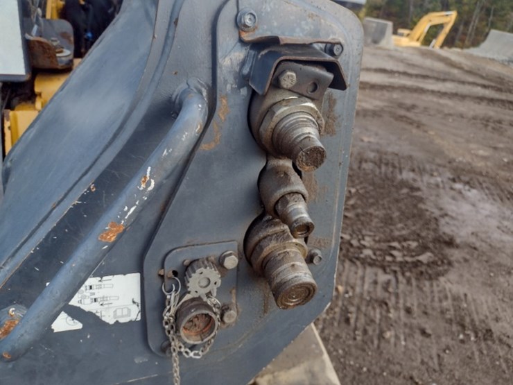 18-deere-333g-image-15