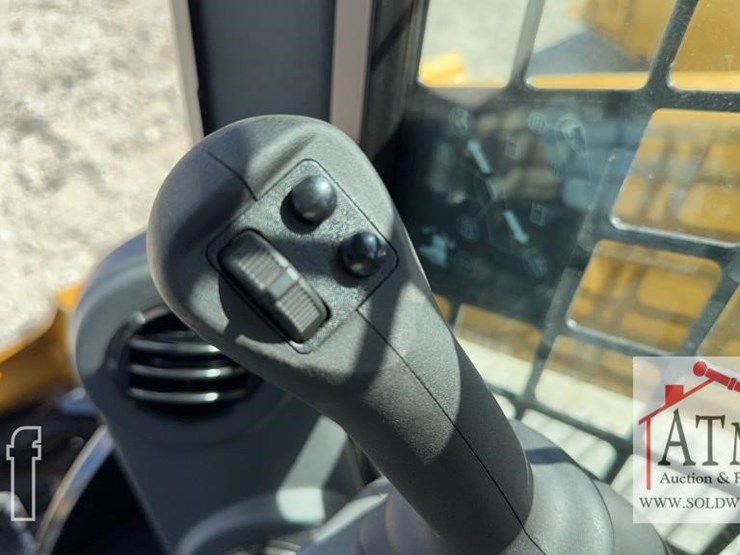 2023-caterpillar-289d3-image-19