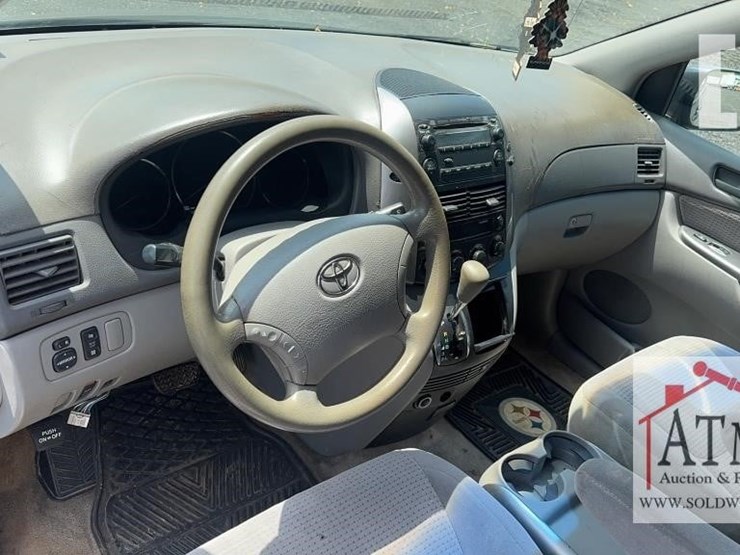2006-toyota-sienna-image-7
