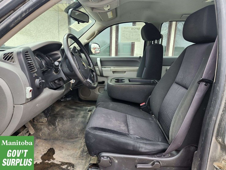 2012-chevrolet-silverado-2500hd-image-28