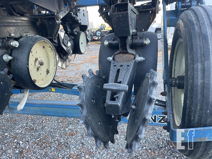 1997-kinze-2600-image-24