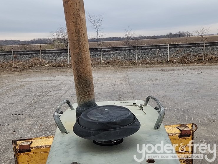 2004-deere-700h-image-34