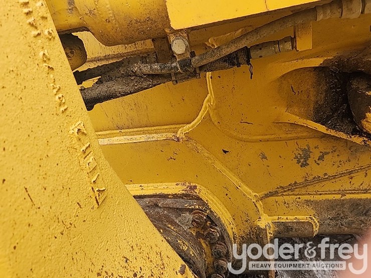 2017-komatsu-d61pxi-24-image-13