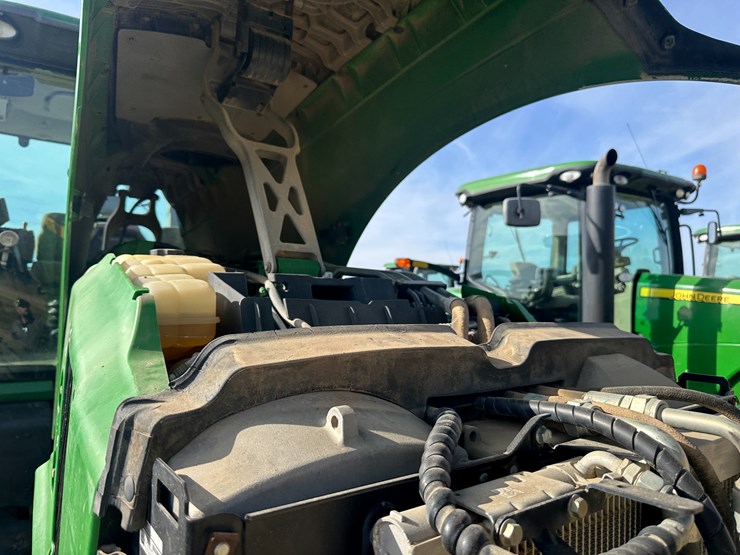 2013-john-deere-8285r-image-38