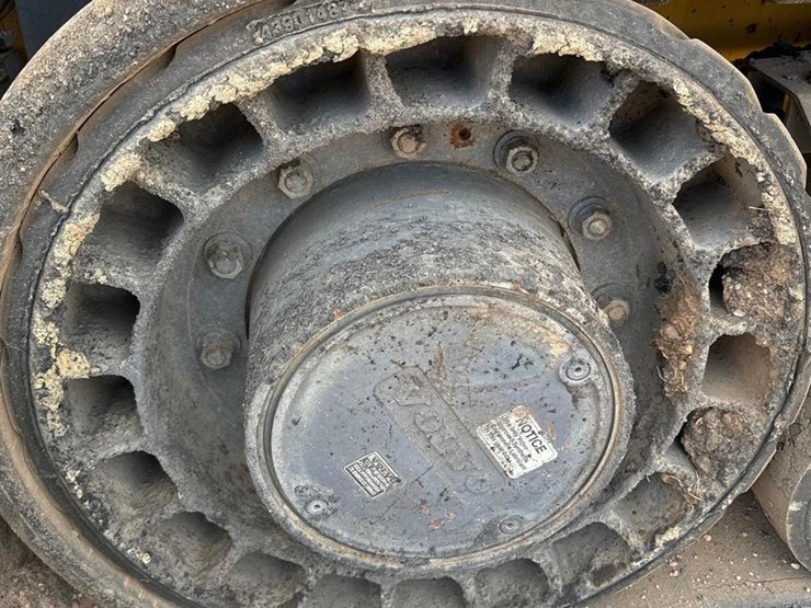 2018-volvo-p7110b-image-17