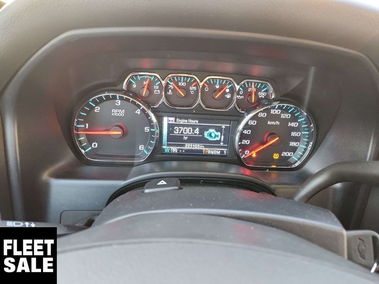 2015-chevrolet-silverado-2500hd-image-8