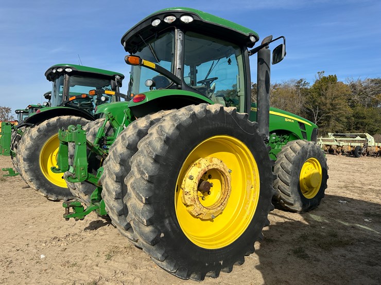 2010-john-deere-8295r-image-3