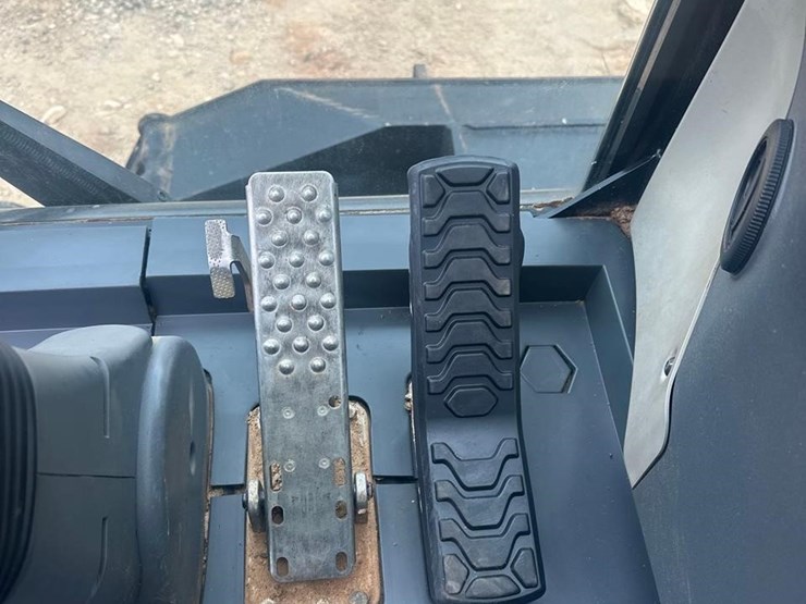 2017-caterpillar-m316f-image-32