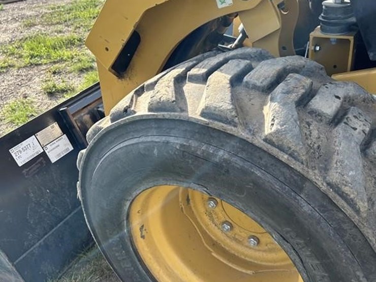 2019-caterpillar-262d3-image-7