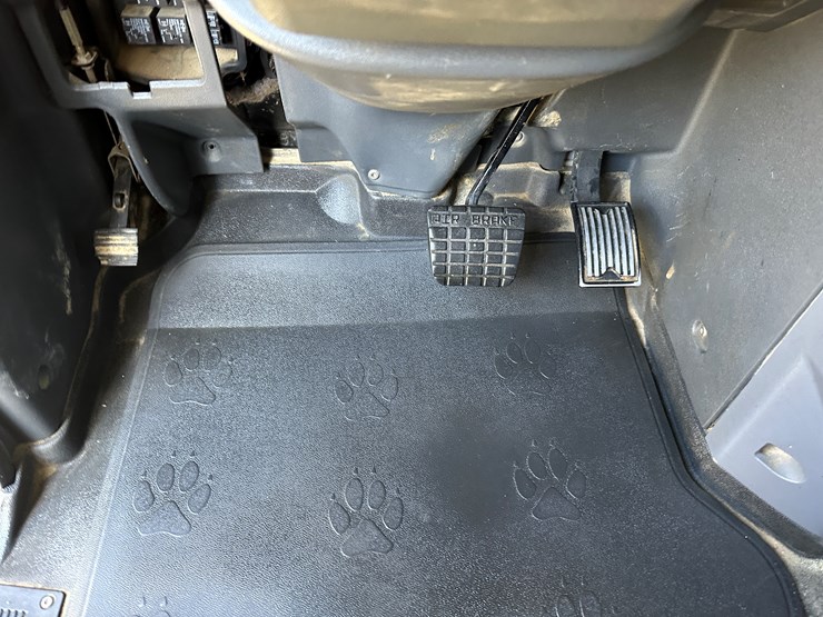 #33710-•-2011-mack-cxu-t/a-sleeper-truck-tractor-1m1aw09y3bm013638-image-68