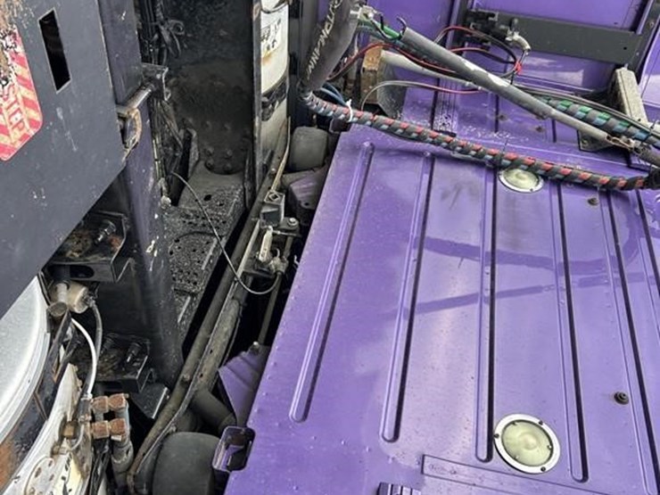 volvo-vnl42t670-image-51