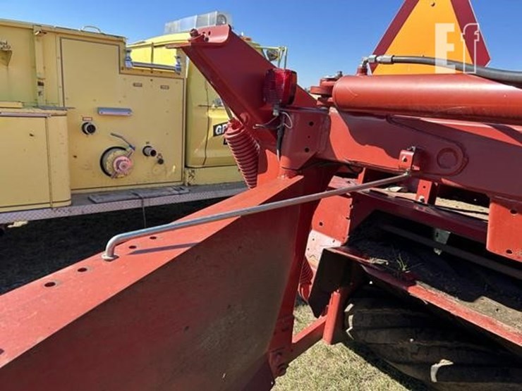 2014-new-holland-h7460-image-37