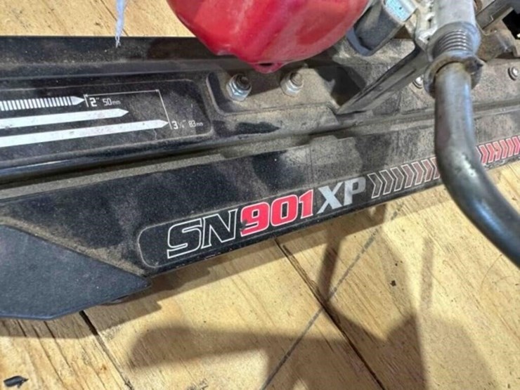 senco-sn901-pneumatic-nail-gun-image-2