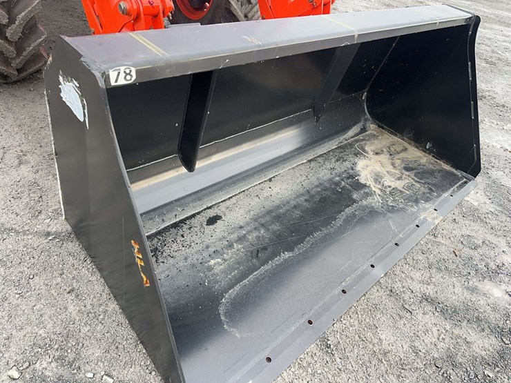 2010-kubota-m7040-image-14