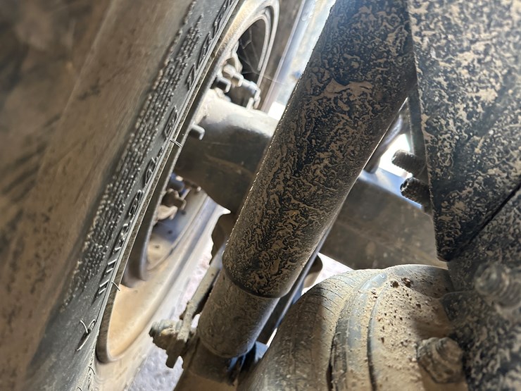 #33704-•-2011-mack-cxu-t/a-sleeper-truck-tractor-1m1aw09y8bm013165-image-24