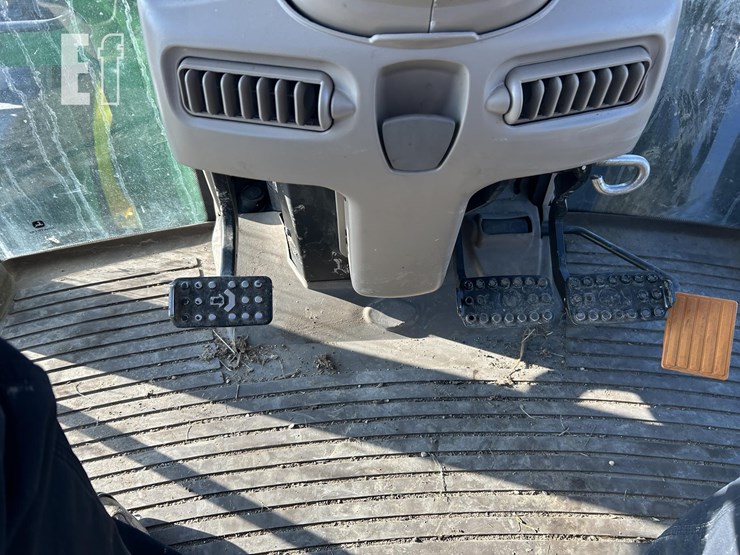 2021-john-deere-6175m-image-77