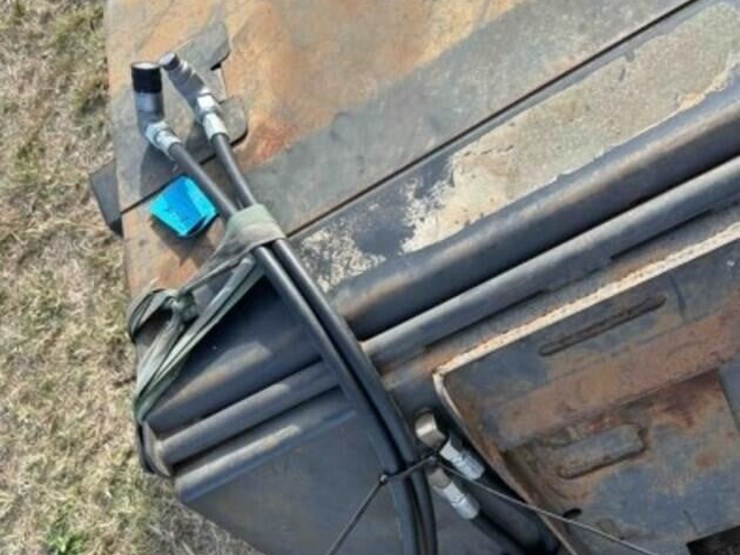 2014-bobcat-skid-steer-sweeper-bucket-image-6