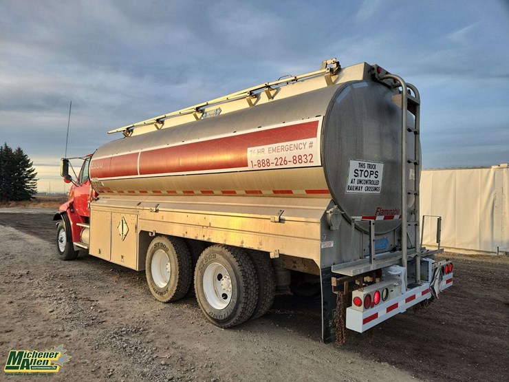 2002-sterling-lt9500-image-2