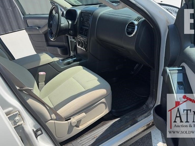 2008-ford-explorer-xlt-image-13