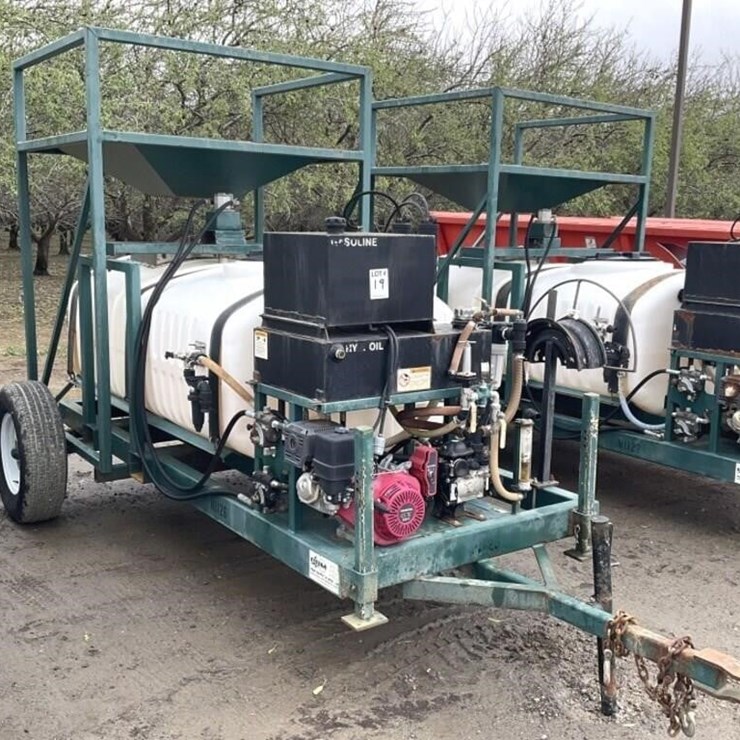 PBM 14' 400g Poly Mixing Tank Trailer