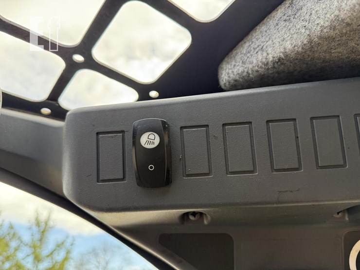 2016-deere-314g-image-18