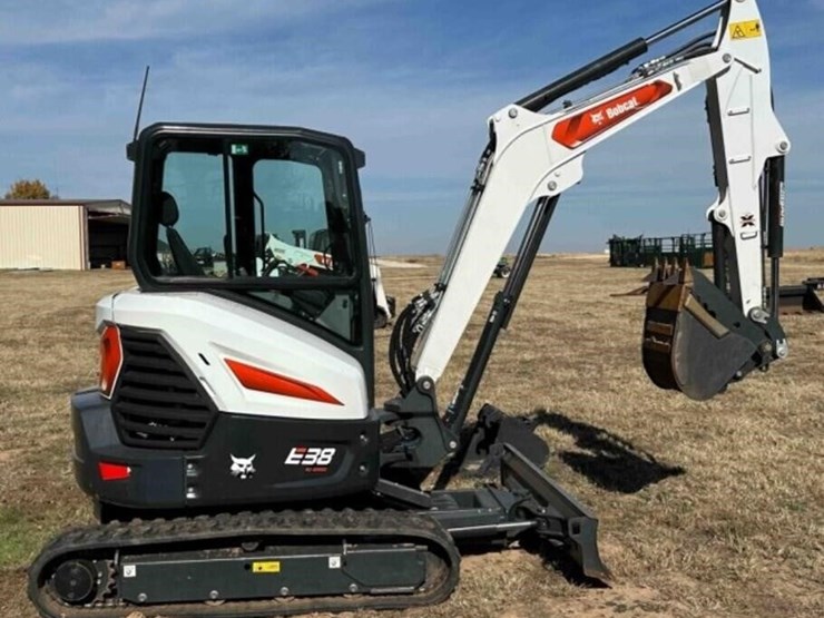 5802024-bobcat-e38-mini-excavator-image-1