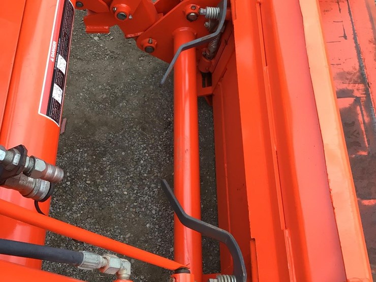 2021-kubota-m7060-image-11