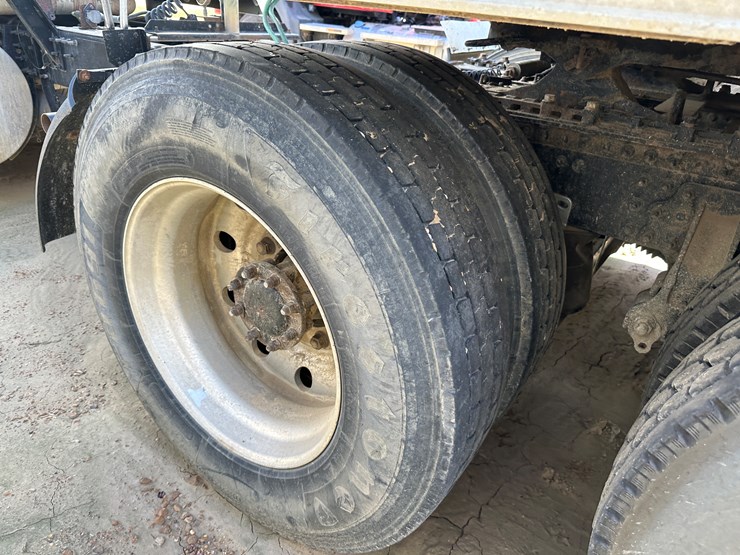 #33710-•-2011-mack-cxu-t/a-sleeper-truck-tractor-1m1aw09y3bm013638-image-7