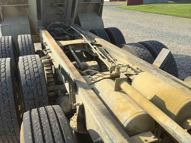 2005-mack-granite-ch713-tri-axle-dump-image-7