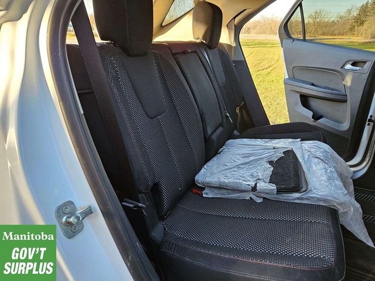 2016-chevrolet-equinox-lt-image-38