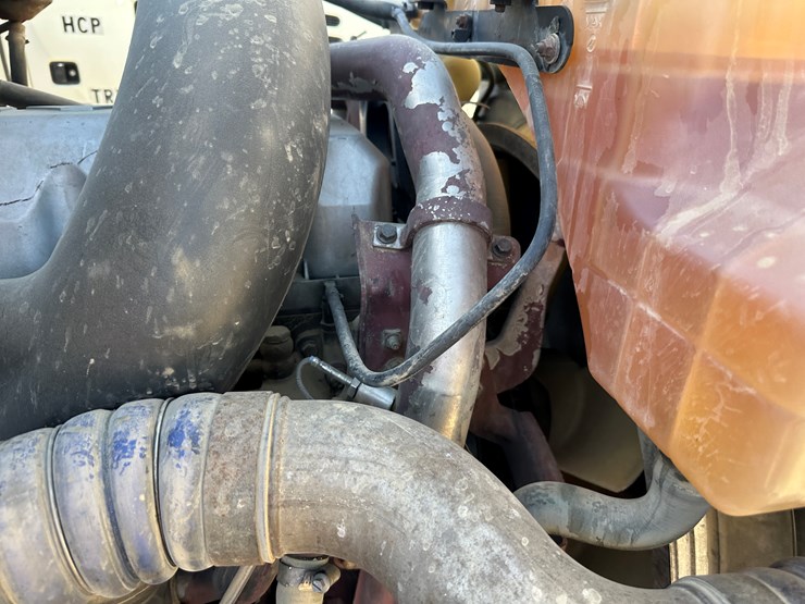 #33710-•-2011-mack-cxu-t/a-sleeper-truck-tractor-1m1aw09y3bm013638-image-65