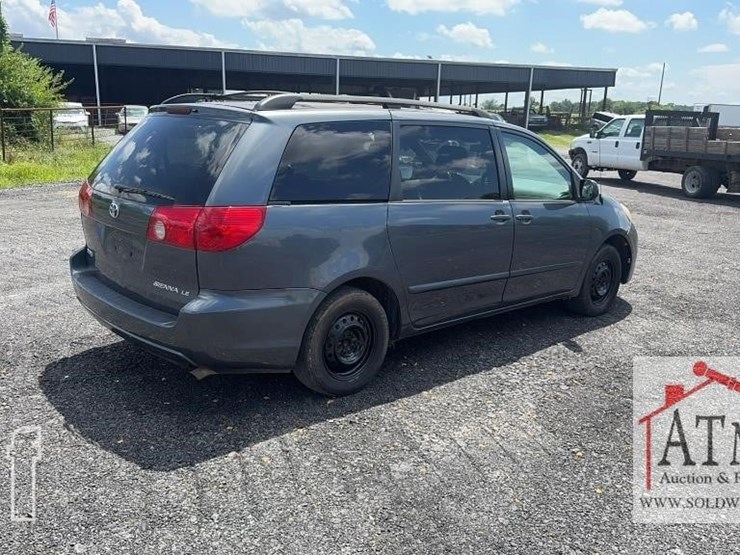 2006-toyota-sienna-image-3