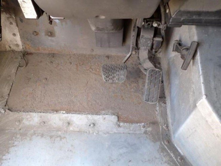 2013-freightliner-mt55-image-17