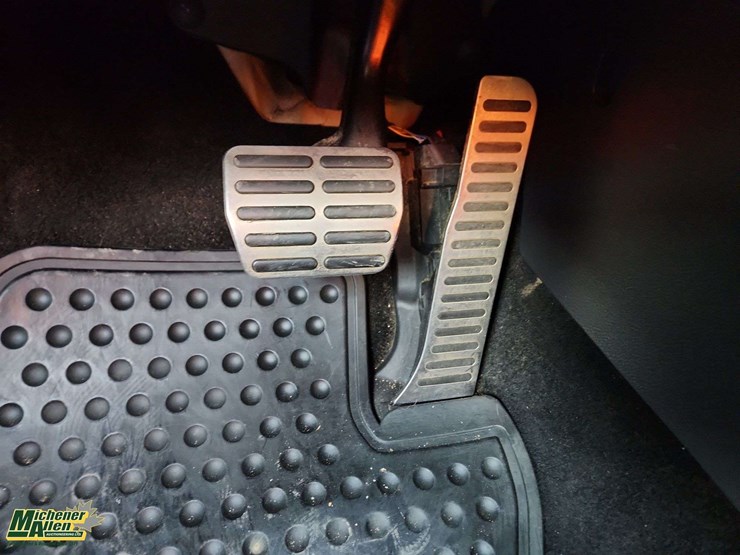 2007-volkswagen-golf-gti-4dr-hatchback-6a-image-13