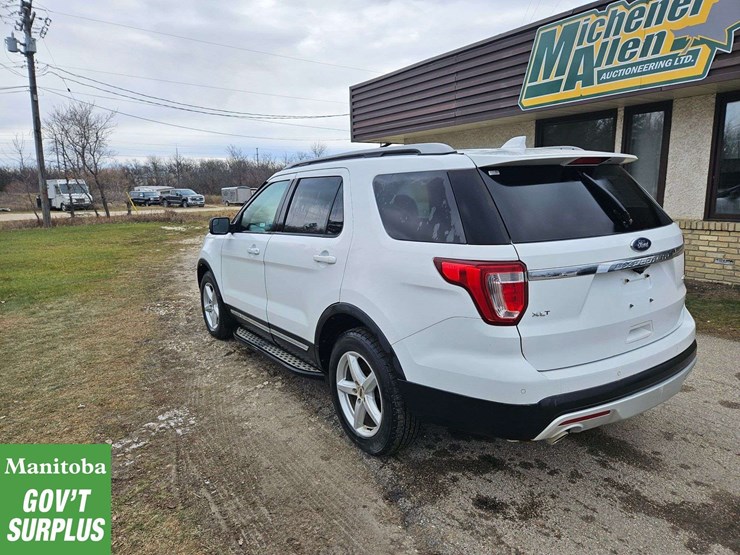 2017-ford-explorer-xlt-image-3