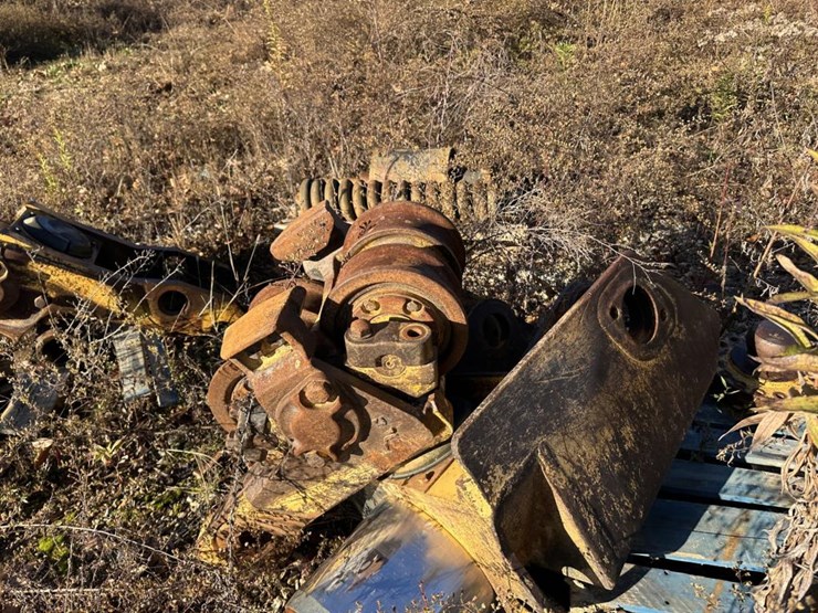 #2200-•-caterpillar-d8-undercarriage-image-12